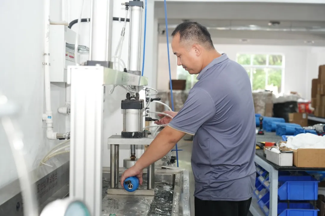 Lắp đặt và bảo trì Lắp đặt và bảo trì